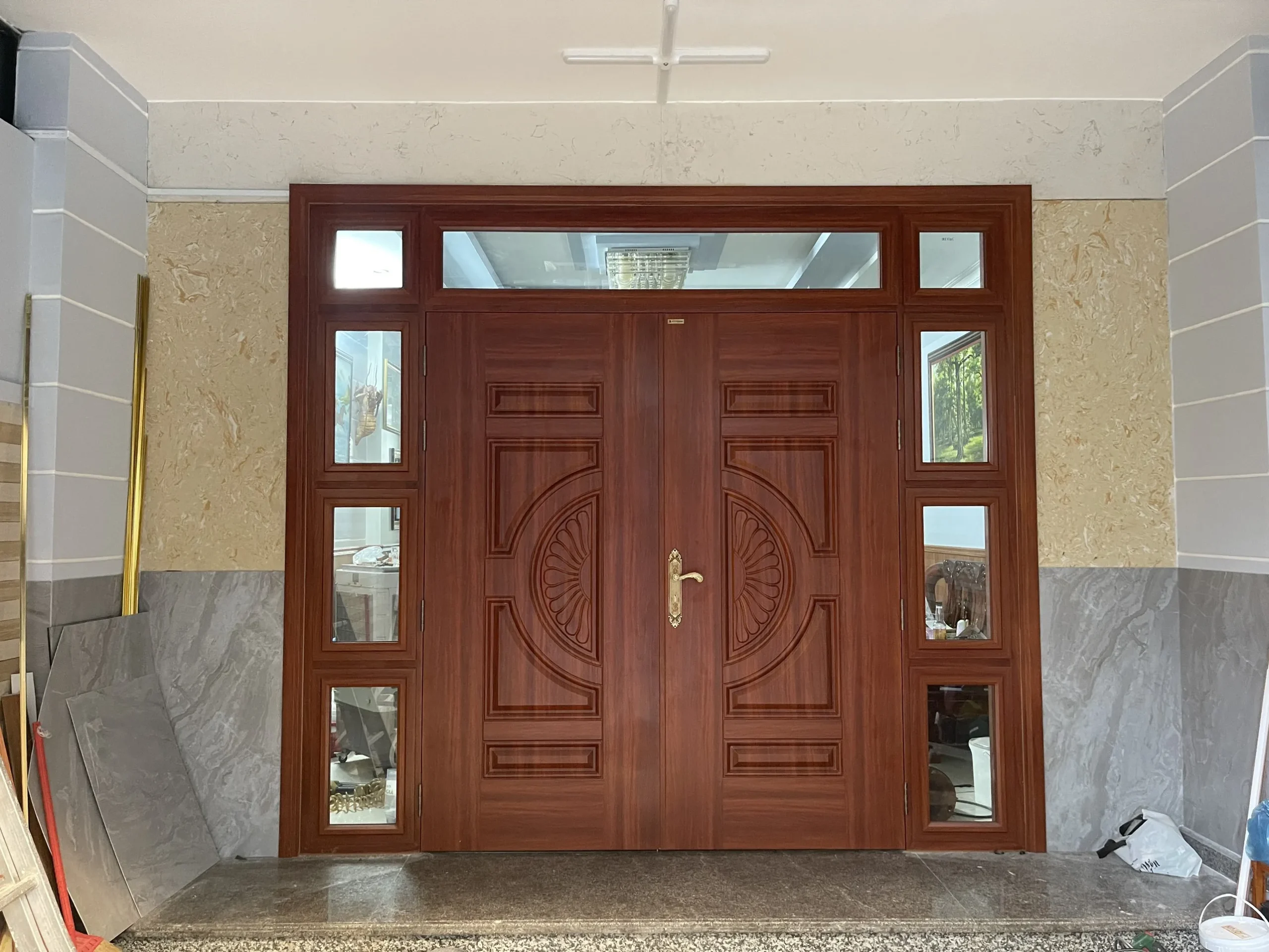 Nội, ngoại thất: Giá cửa thép vân gỗ tại Biên Hòa- Đồng Nai - KingDoor 317-scaled