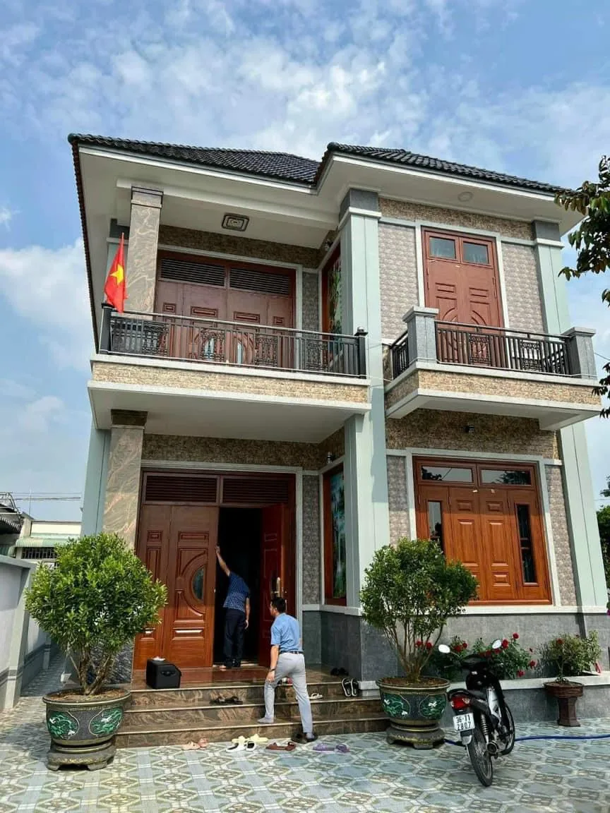 Gia-cua-thep-van-go-tai-hoa-thanh-tay-ninh