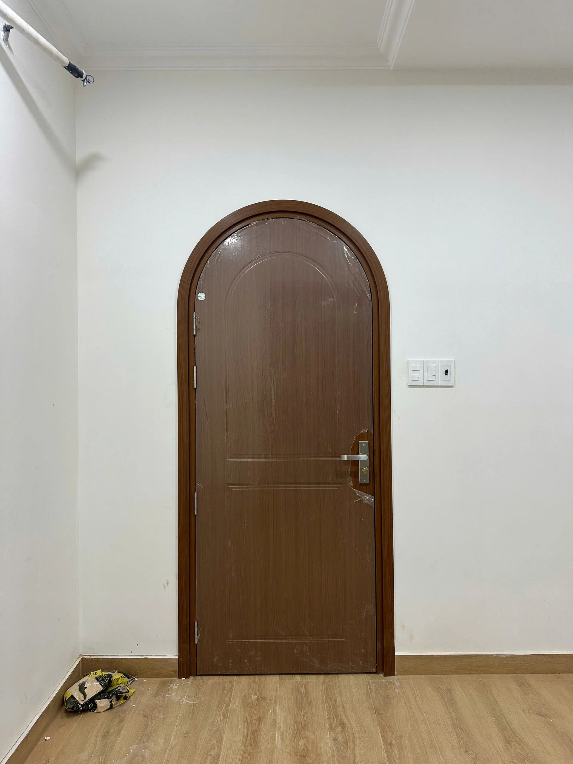 Gia-cua-vom-nhua-composite-tai-duc-hoa-long-an