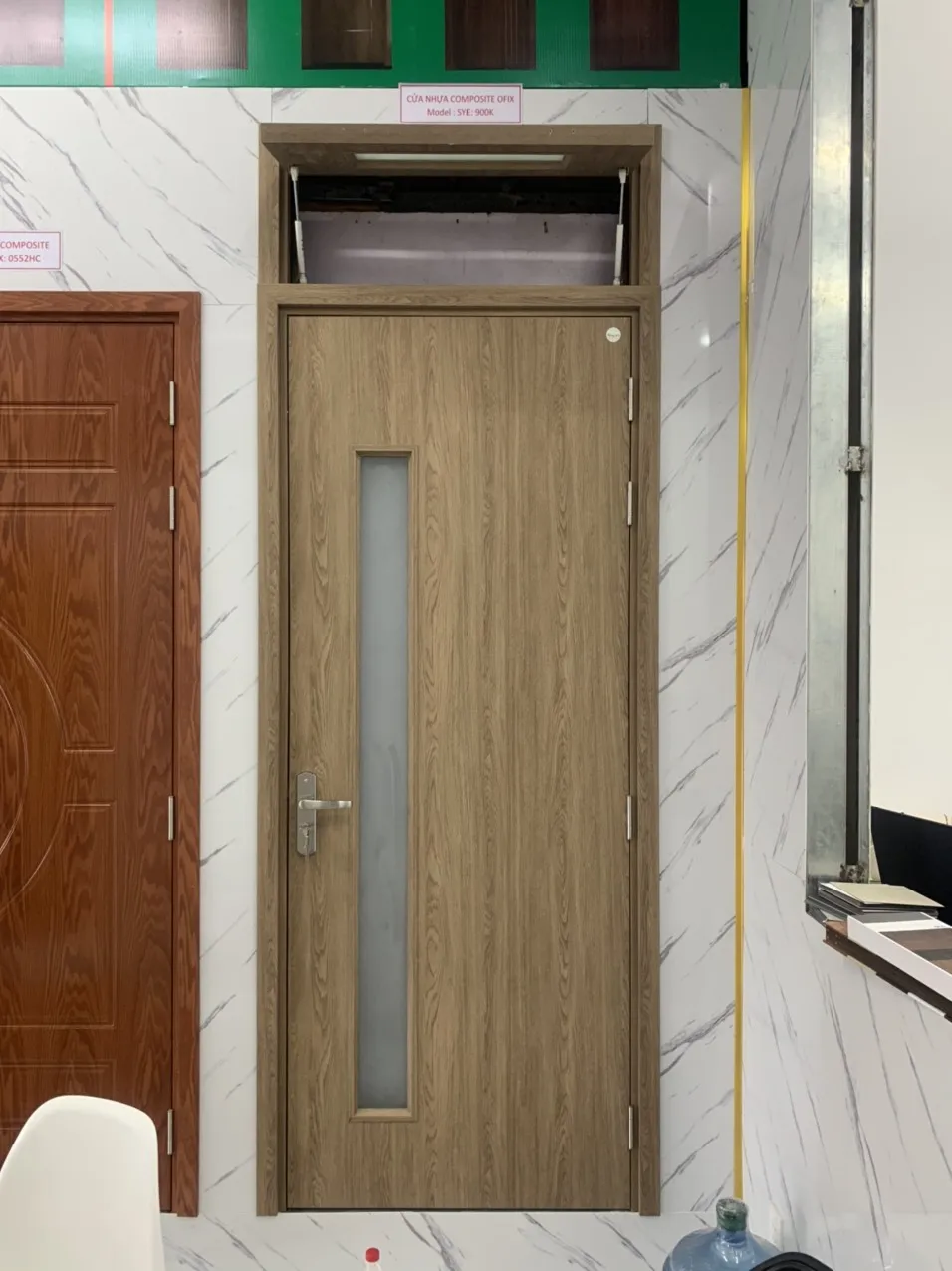 Gia-cua-nhua-composite-Ofix