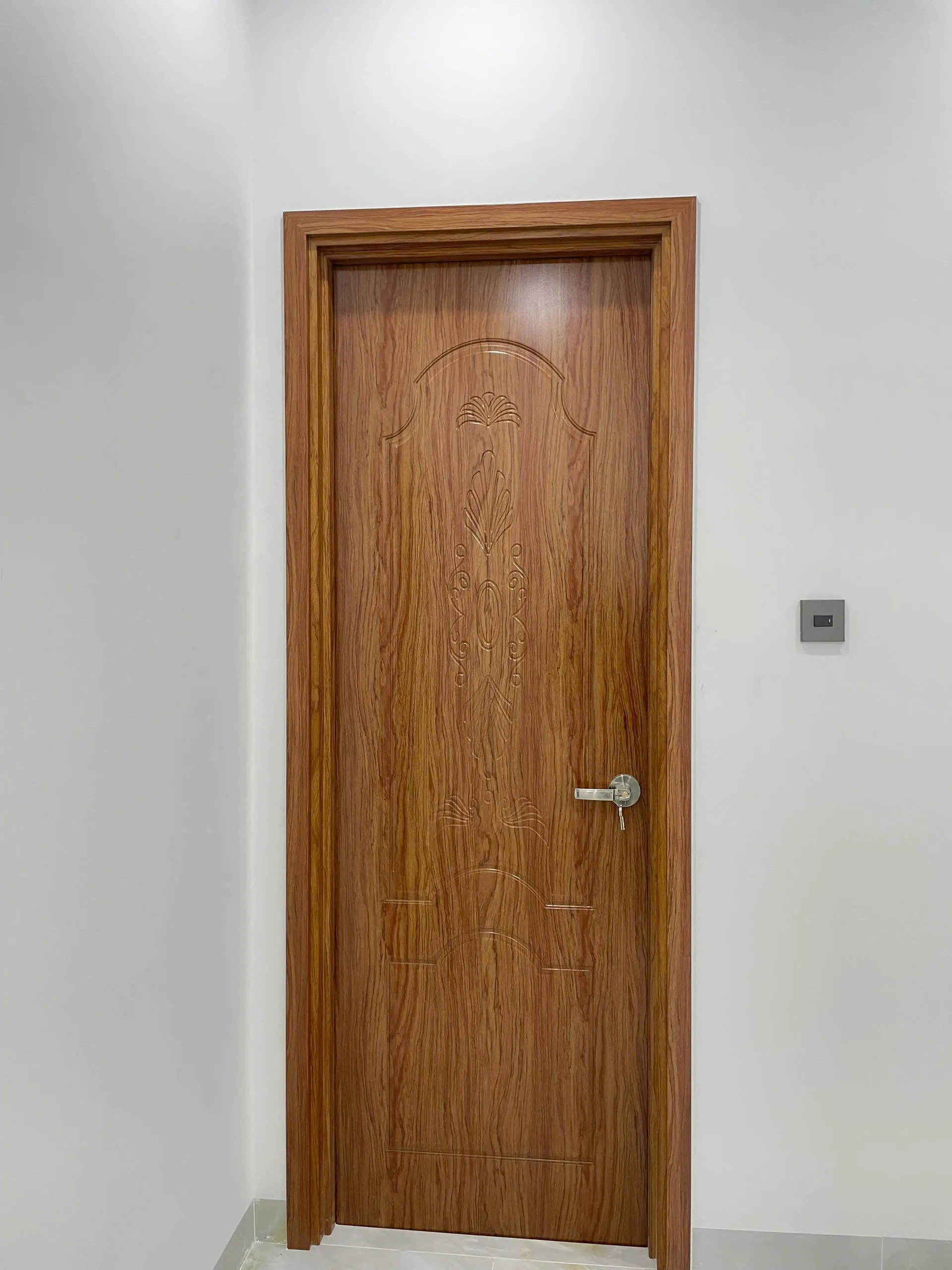 Gia-cua-nhua-composite-tai-can-gio