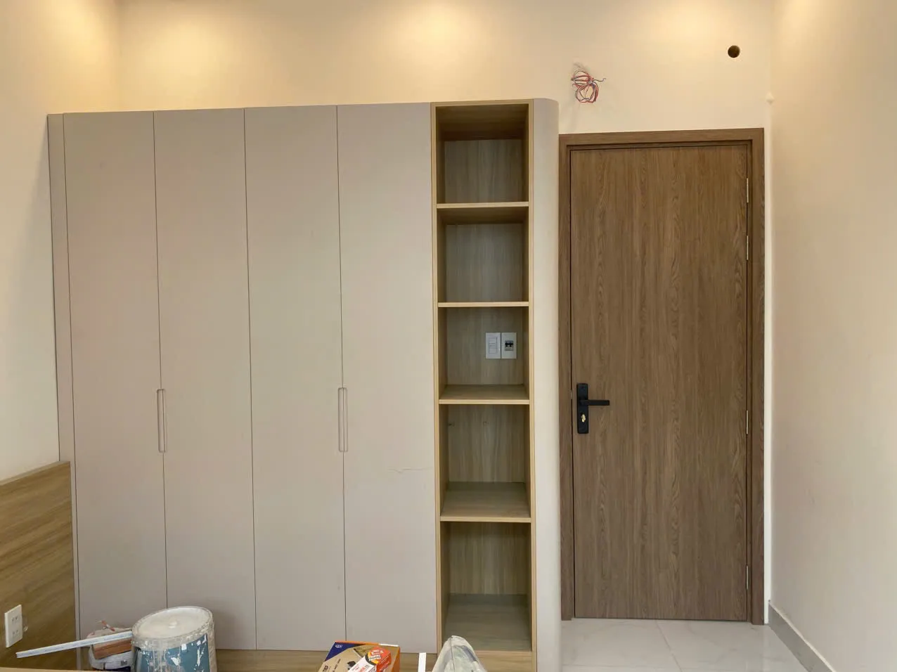 Gia-cua-nhua-composite-tai-can-gio