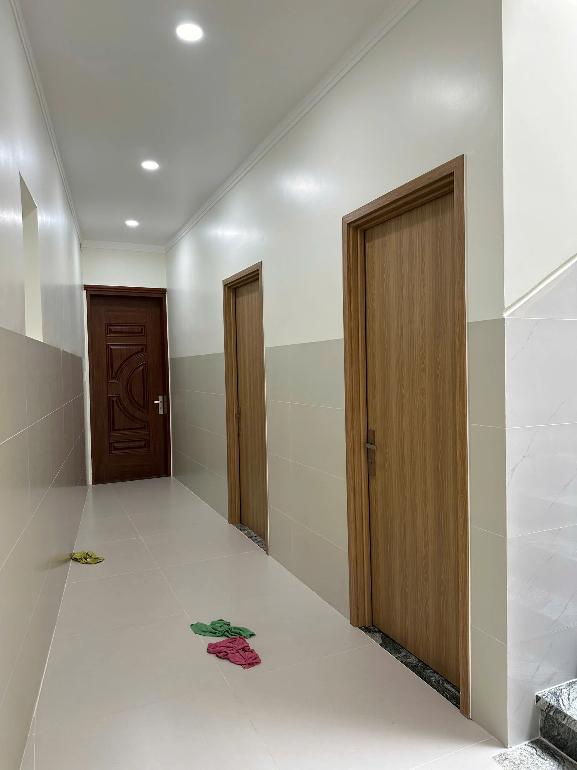 Gia-cua-nhua-composite-tai-can-gio