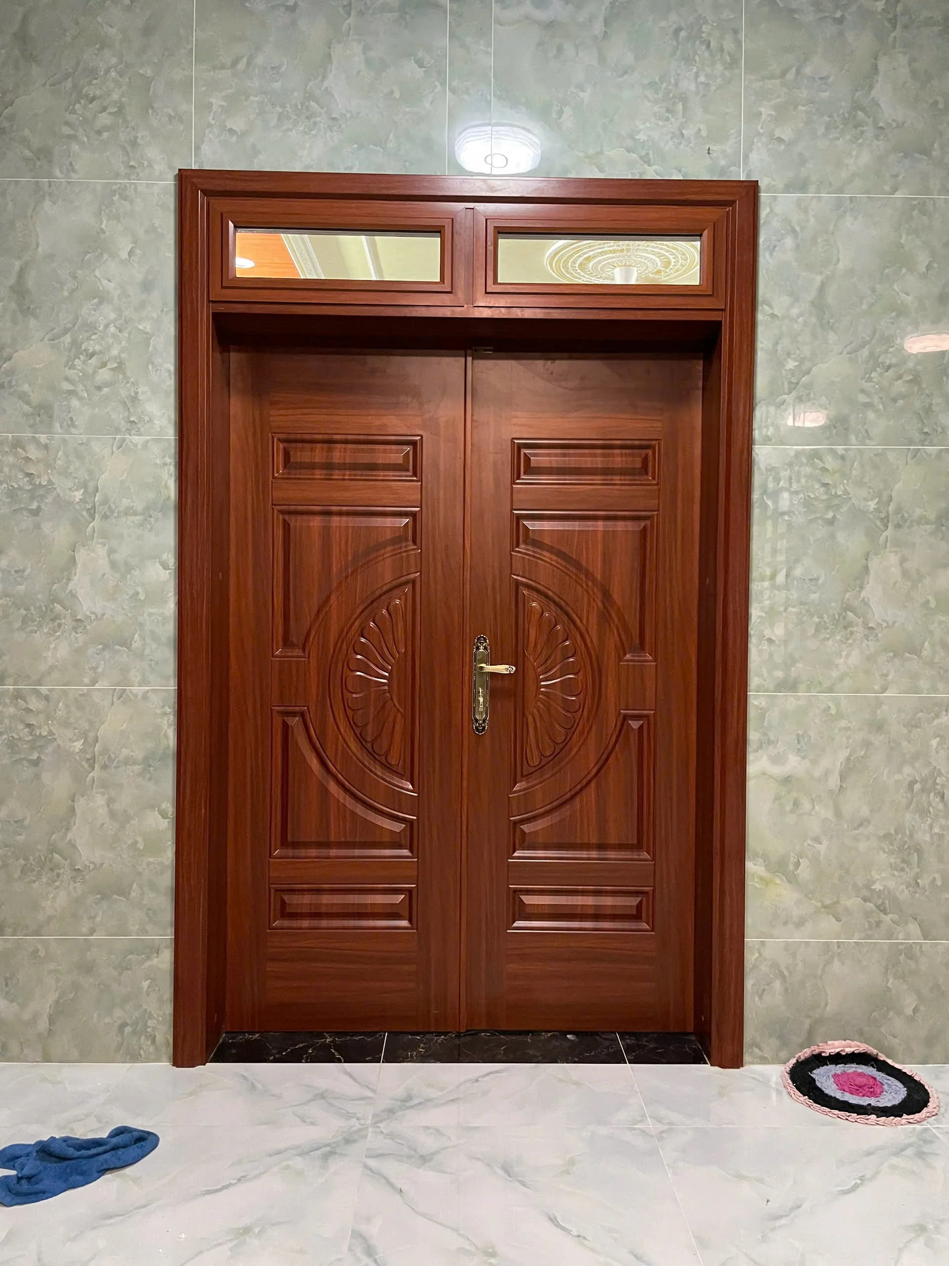 Gia-cua-thep-van-go-tai-Phuong-Sai-Gon