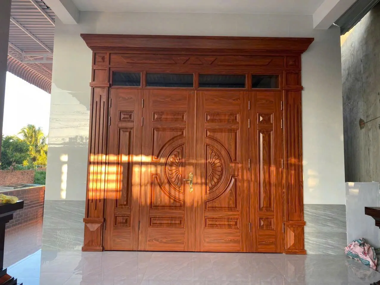 Gia-cua-thep-van-go-tai-Phuong-Sai-Gon