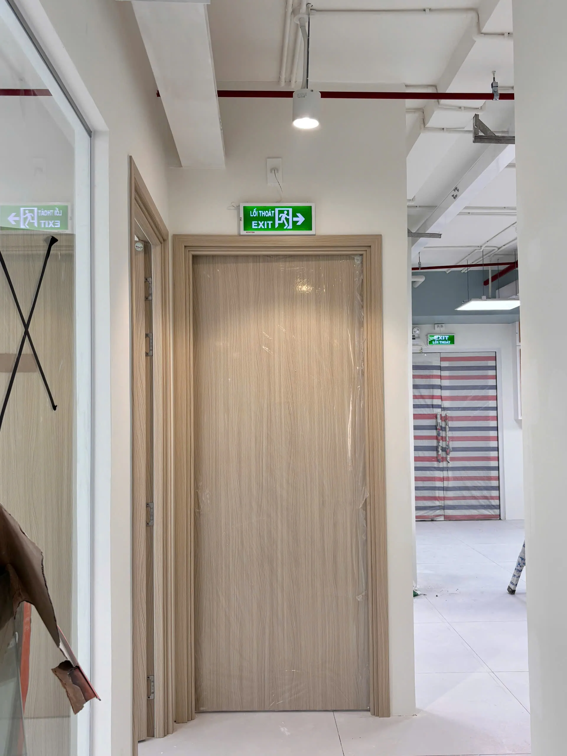 Gia-cua-nhua-composite-tai-phuong-sai-gon