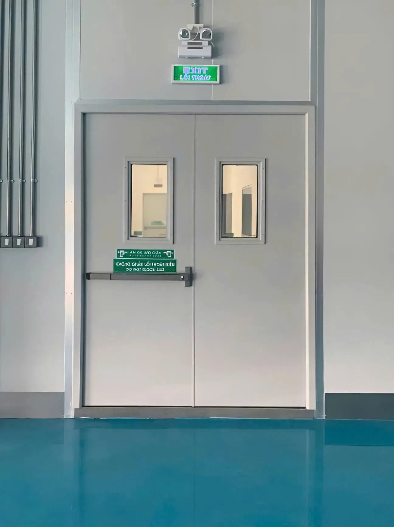 Gia-cua-thep-chong-chay-tai-phuong-ben-thanh